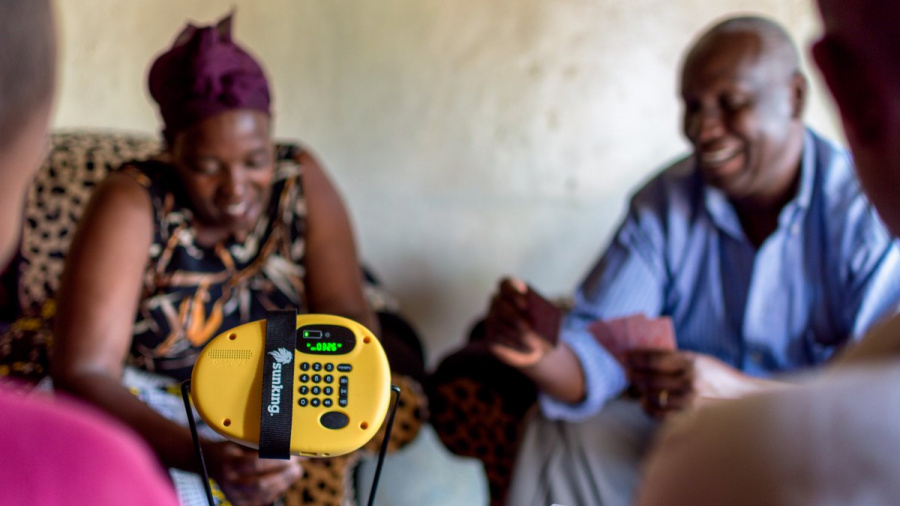 Togo : le « Pay-As-You Go » de l’ONG Jeunes Volontaires pour l’Environnement, facilite l’accès au solaire