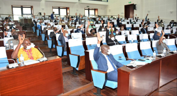 Le Parlement habilite le Médiateur de la République à recevoir la  déclaration des biens - Togo First