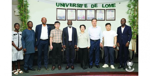 Université de Lomé : des discussions avec des Chinois pour fabriquer des voitures