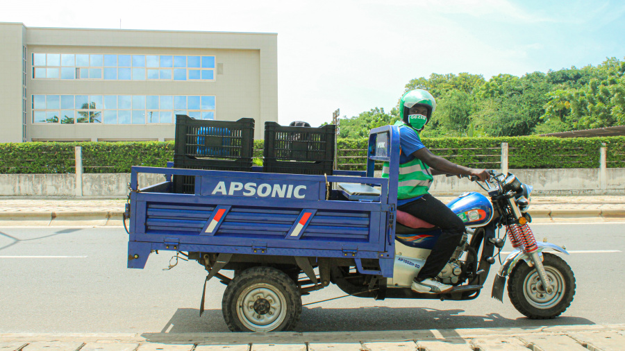 Au Togo, Gozem permet désormais de réserver en ligne des tricycles bagages