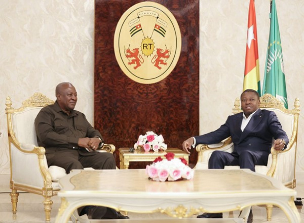 Togo : 1er face-à-face entre le nouveau président ghanéen John Dramani et Faure Gnassingbé