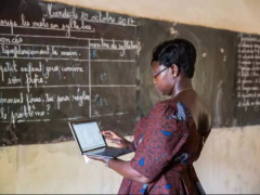 “One laptop per student” project extended to teachers and lecturers