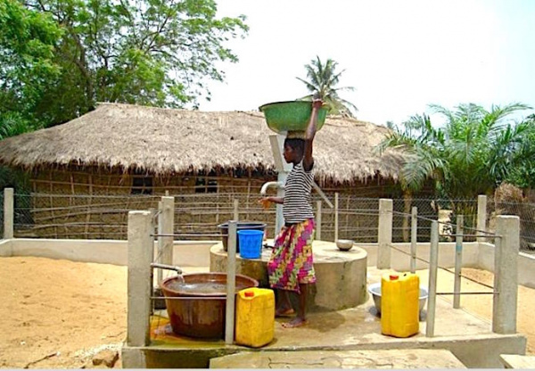 Togo : 57% de la population a accès à l’eau potable en 2017, en augmentation de 15 points par rapport à 2013