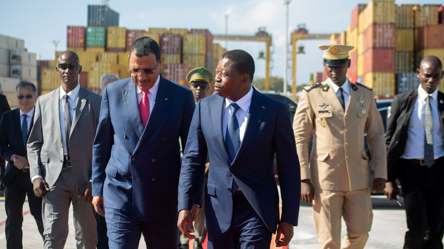 Le Président nigérien Mohamed Bazoum en visite au Port de Lomé