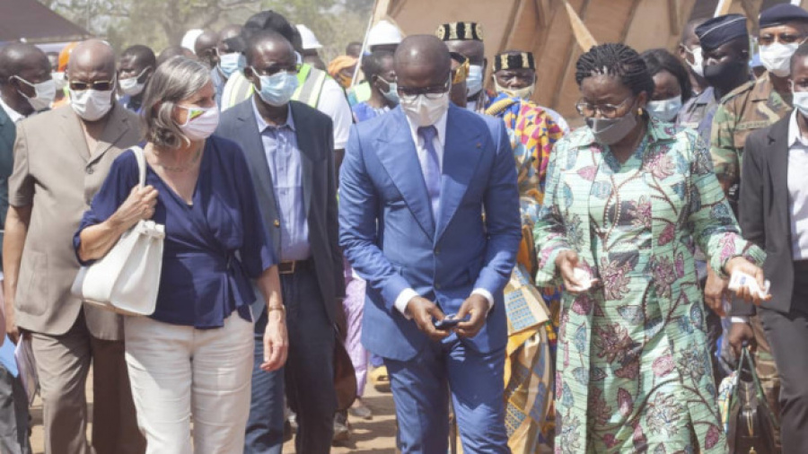 Togo : Victoire Dogbé donne le coup d’envoi de la construction de 4000 km de pistes rurales